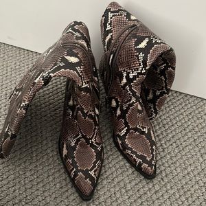 Vince camuto snakesin boots